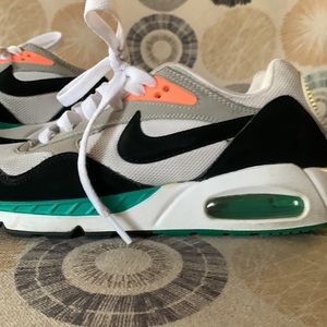 A pair of nice looking Nikes size 8 1/2 women.